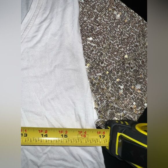 Vici Deep V-Neck Sequins Sleeve Top Size Small EUC - Picture 7 of 8